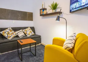 Apartment with 3 bedrooms and an excellent location - Image 2