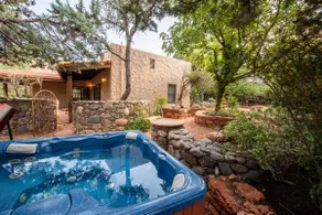 A Cozy Sedona Getaway with Expansive Views - Image 4