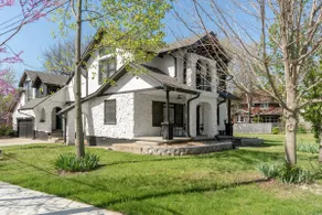 1362 E. Cherry- Pickwick District Lots of Charm - Image 3