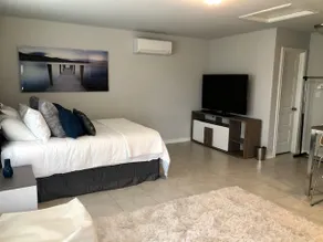 Charming studio next to beautiful park and lake - Image 2