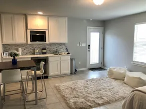 Charming studio next to beautiful park and lake - Image 4