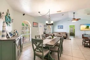 Sunny Oasis/Beautiful House/Near Beach/Heated Pool - Image 5