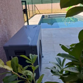 Cottage renovated in 2021 with a private heated pool - Image 5