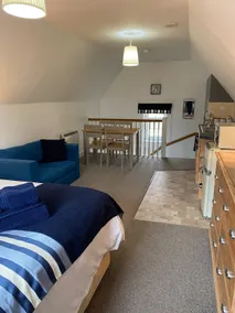 The Studio - Entire Guest Suite, Sherfield Park. - Image 3