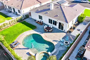 Lux Desert Oasis Pool Spa Fire Pit Games - Image 2