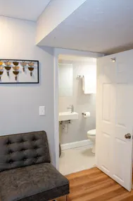 Cozy home away from home in historic Boston - Image 5