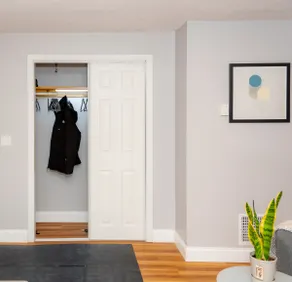 Cozy home away from home in historic Boston - Image 4