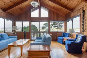 Edgemont | Modern Escape, Stunning Views & Comfort - Image 3