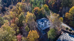 View-tiful Getaway! Hot-tub, Firepit, Dog-friendly with fenced yard! - Image 4