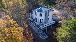 View-tiful Getaway! Hot-tub, Firepit, Dog-friendly with fenced yard! - Image 2