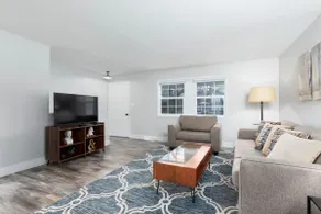 Swanky - 3 bed - 2 bath - sleeps up to 8 - Image 2