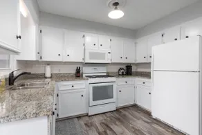 Swanky - 3 bed - 2 bath - sleeps up to 8 - Image 4