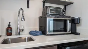 ★Nook on W 41st | Guest Suite. Private Entry with W/D. - Image 4