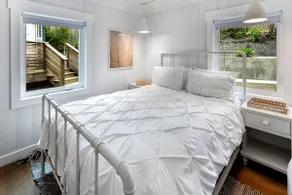 Sunset Beach Retreat - Image 5