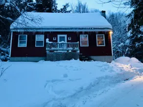 The Red House- PEACEFUL WOODED JAY PEAK AREA HOME - Image 3