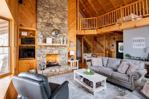 Private cabin w/VIEWS + ski resort and AT Hiking - Image 4