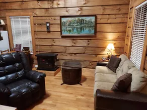 Rumples Retreat at Highland Hideaways - Arcade - Private Drive-in Theater - Image 3