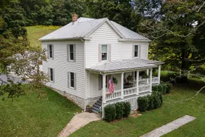 Fully Renovated Modern Farmhouse near Lexington - Image 3