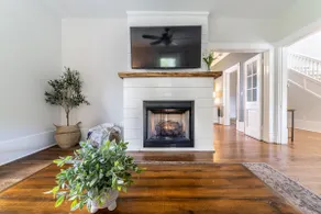 Fully Renovated Modern Farmhouse near Lexington - Image 2