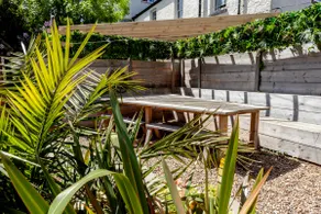 4 The Old Schoolhouse: Parking, hot tub, garden, air con - Image 2