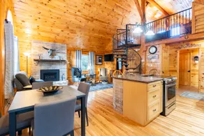 Pretty Yellow Cottage with screened in Porch - Image 3