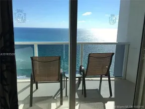 Oceanfront balcony studio Miami high floor - Image 2