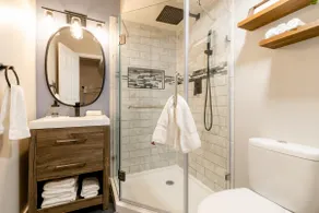 Guest Suite with Private Entrance - Image 5