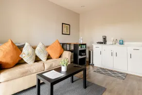 Guest Suite with Private Entrance - Image 3