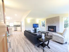 Cute Edmonds Bowl Cottage - Image 3