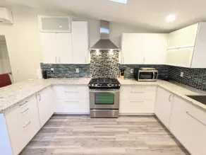 Cute Edmonds Bowl Cottage - Image 2