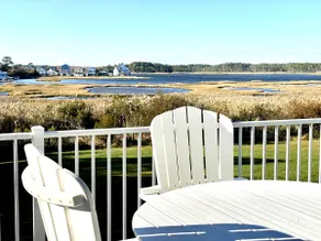 Waterfront Haven: Moments from the Beach! - Image 3