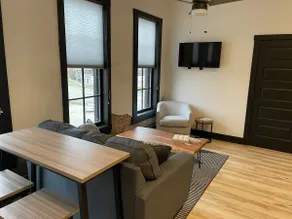 Montana House #301 - The Luxurious Downtown Stay - Image 3