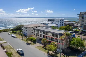 Beachside Unit In The Center Of Town - Image 5