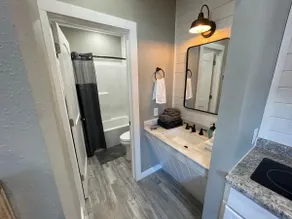 Hidden Gem! Stunning Mod. Farmhouse Studio - Image 4