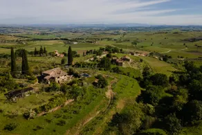 Villa with Pool & Vineyard Views in Montalcino - Image 2