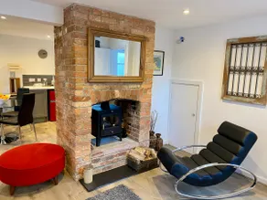 Wonderful centrally located mews cottage - Image 3