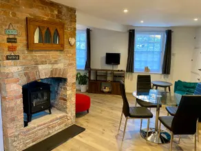 Wonderful centrally located mews cottage - Image 2