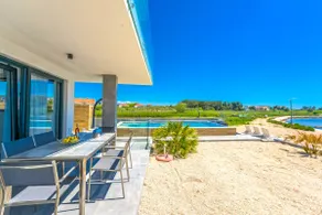 JamC Dream: Family dream right by the sea with heated pool - Image 2
