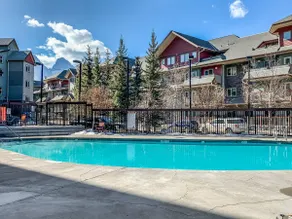 Beautiful condo W/heated outdoor pool - Image 2