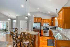 Warm and Luxurious 4 bedroom Executive Estate - Image 5