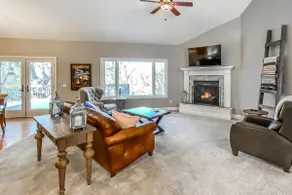 Warm and Luxurious 4 bedroom Executive Estate - Image 3