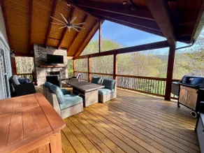 Ski View Lodge /Amazing Deck w/ Fireplace/Pets OK - Image 4