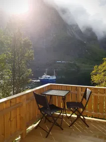 Cozy House By The Fjord In The Heart Of Lofoten - Image 2