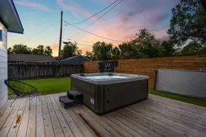 Arthouse · Arthouse, Modern Luxury Getaway w/ Hot Tub near DT - Image 2