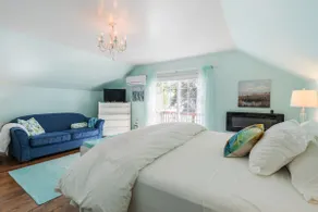 Charming Point Pelee Lakefront Home with King Bed! - Image 2