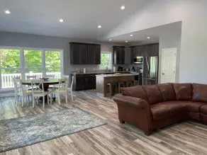Built in 2021 - 5 BR/4 BA Lakefront in Grand Rivers -The Only City on Both Lakes - Image 2