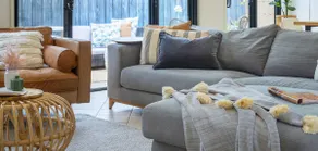 Walk Everywhere • Beach & Cafés • Sleeps 7 Family - Image 4