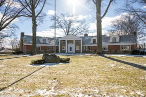 Private, Quiet Apartment at the East Main Estate - Image 2