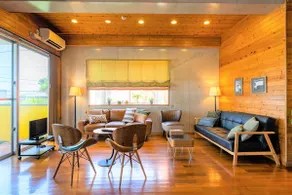 Enjoy a natural living room in Okinawa! Spacious, comfortable wood-grained interior! 10 minutes from the airport, near Senagajima! Free parking - Image 3