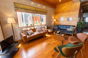Enjoy a natural living room in Okinawa! Spacious, comfortable wood-grained interior! 10 minutes from the airport, near Senagajima! Free parking - Image 2